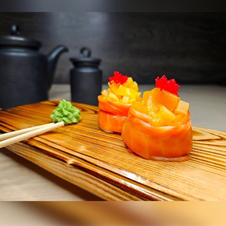 Манго-лосось гункан (2шт)